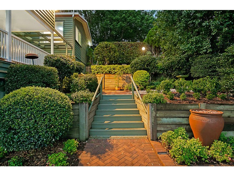 4 Roderic Court, Mount Lofty QLD 4350