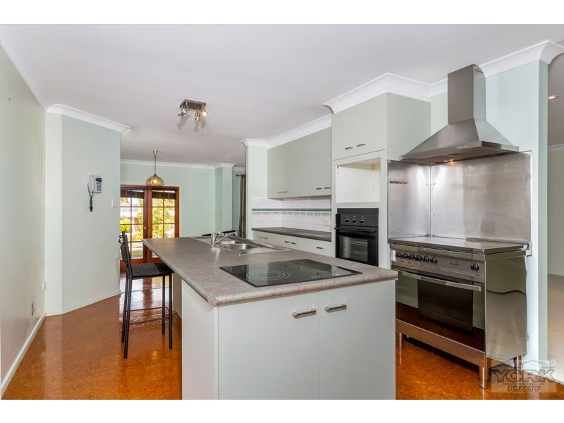 3 Merlin Court, Preston QLD 4352