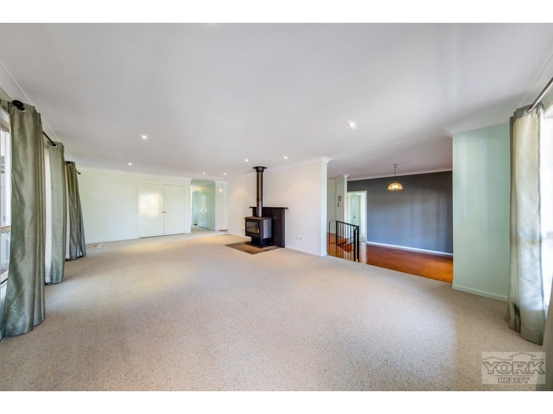 3 Merlin Court, Preston QLD 4352