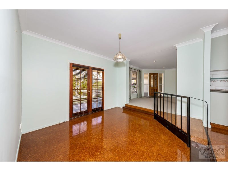 3 Merlin Court, Preston QLD 4352