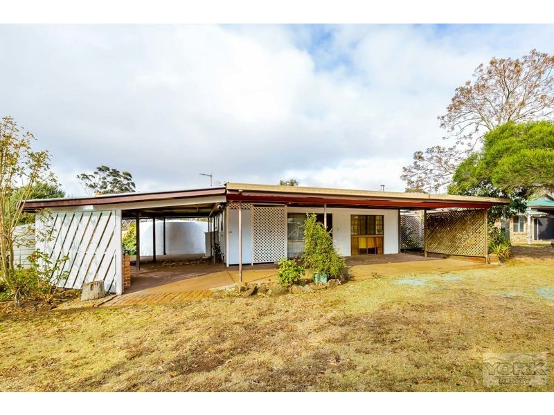 3 Merlin Court, Preston QLD 4352