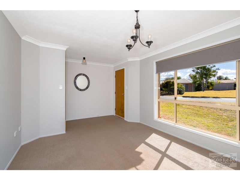 8 Oaklands Court, Glenvale QLD 4350