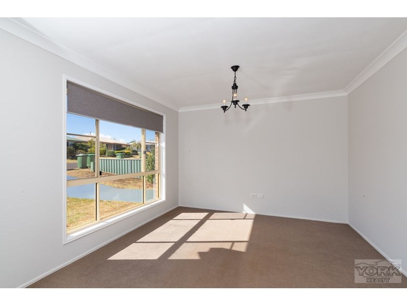 8 Oaklands Court, Glenvale QLD 4350