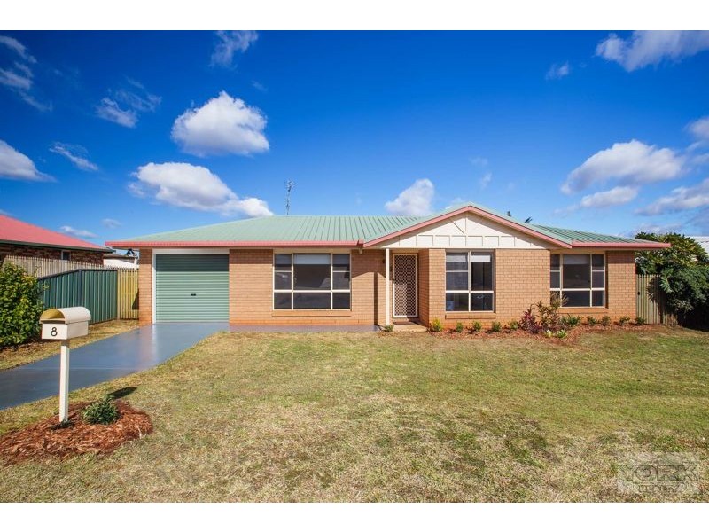 8 Oaklands Court, Glenvale QLD 4350