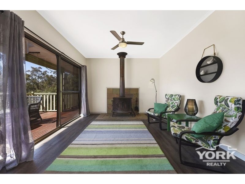 3 Clive Crescent, Withcott QLD 4352