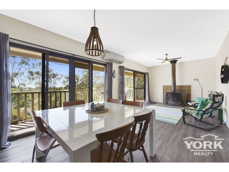 3 Clive Crescent, Withcott QLD 4352