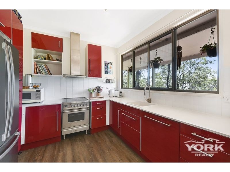 3 Clive Crescent, Withcott QLD 4352