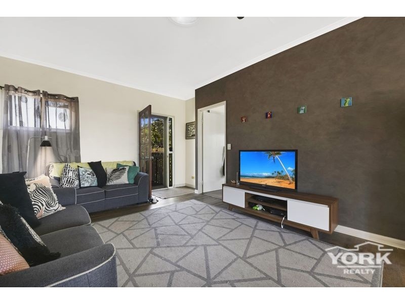 3 Clive Crescent, Withcott QLD 4352