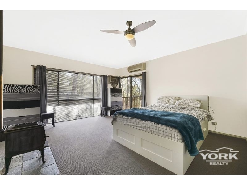 3 Clive Crescent, Withcott QLD 4352