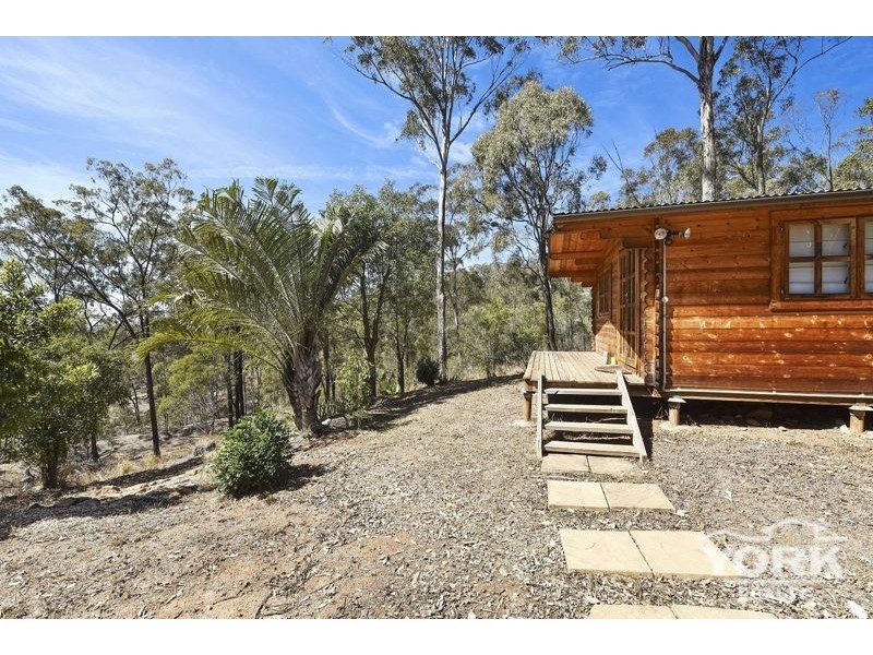 3 Clive Crescent, Withcott QLD 4352