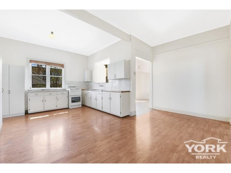 6 Waverley Street, North Toowoomba QLD 4350