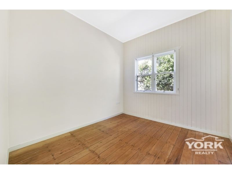 6 Waverley Street, North Toowoomba QLD 4350