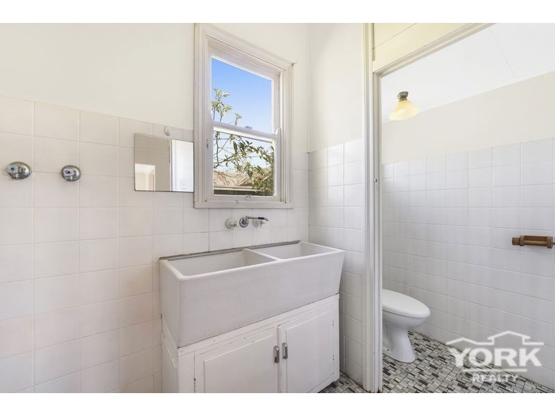 6 Waverley Street, North Toowoomba QLD 4350