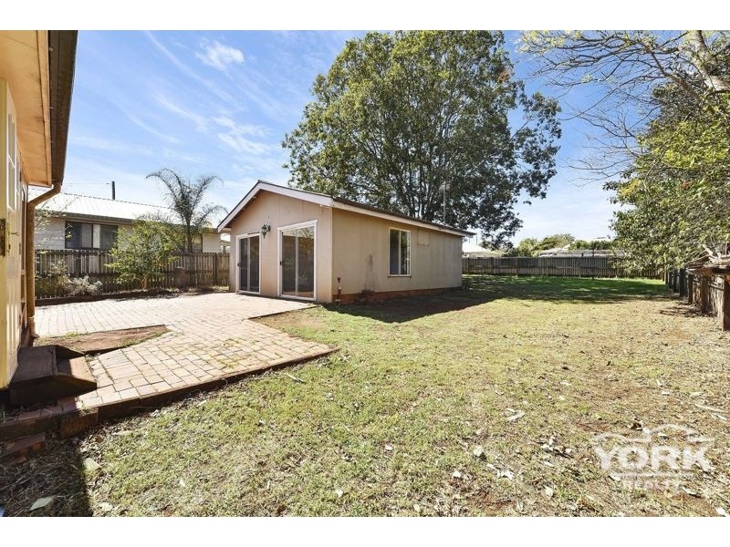 6 Waverley Street, North Toowoomba QLD 4350