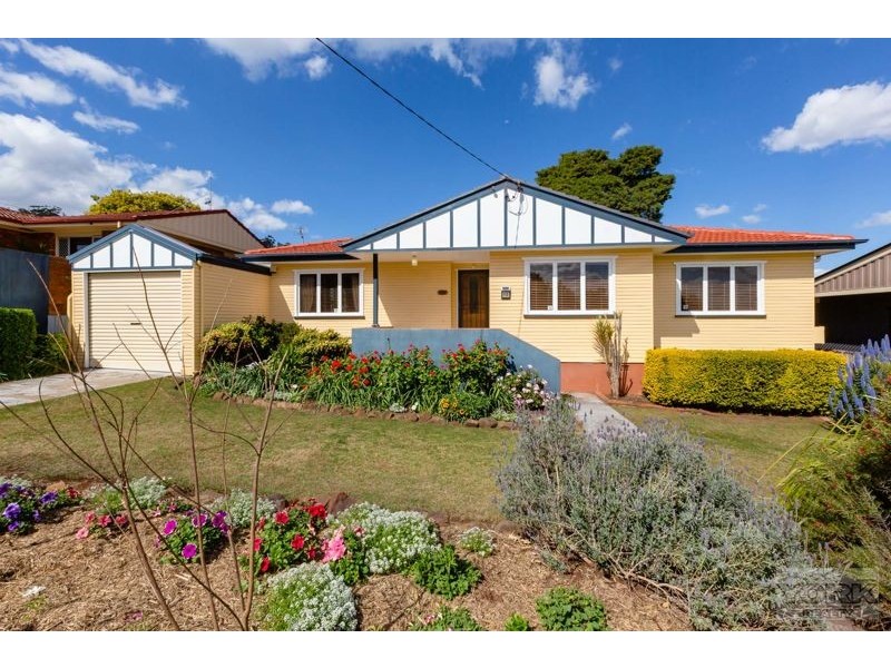 12 Esther Street, Mount Lofty QLD 4350