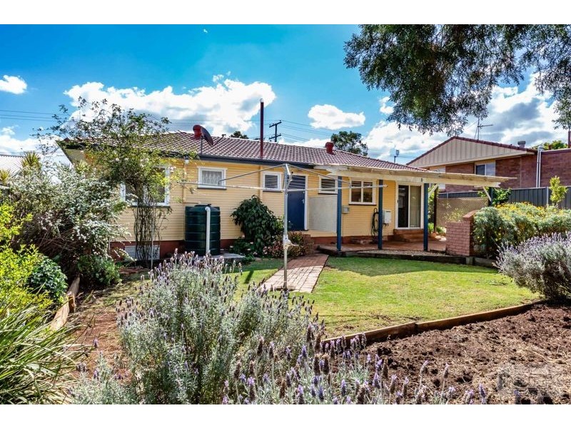 12 Esther Street, Mount Lofty QLD 4350