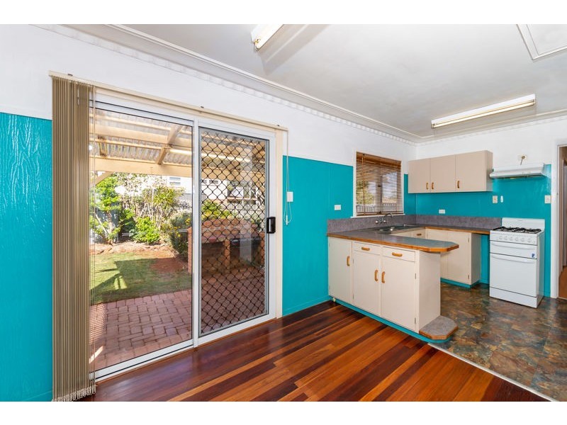 12 Esther Street, Mount Lofty QLD 4350