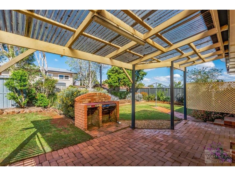 12 Esther Street, Mount Lofty QLD 4350