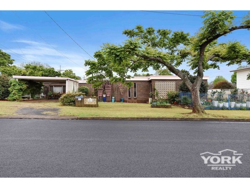 3 Hazel Street, Centenary Heights QLD 4350