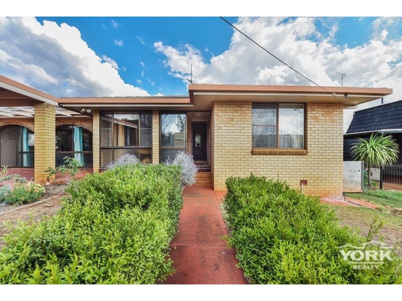 34 Girrawheen Street, Rangeville QLD 4350
