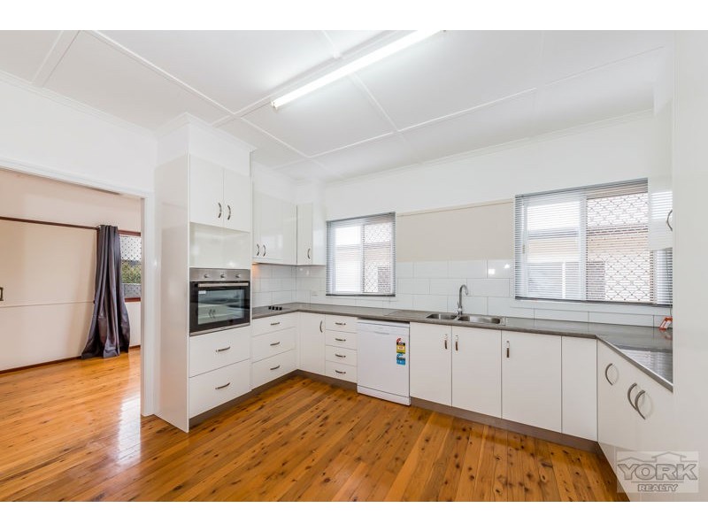 38 Holberton Street, Rockville QLD 4350