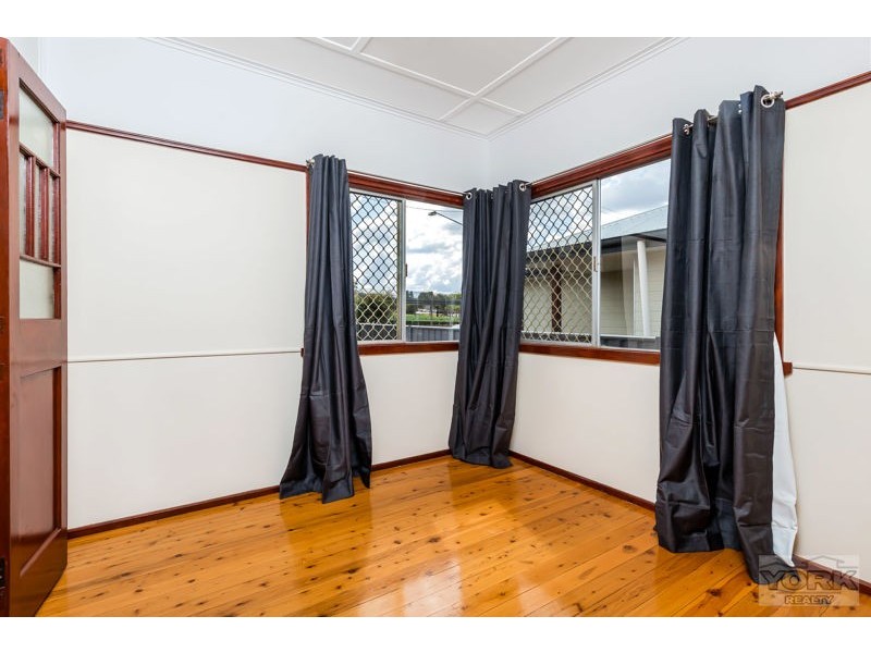 38 Holberton Street, Rockville QLD 4350
