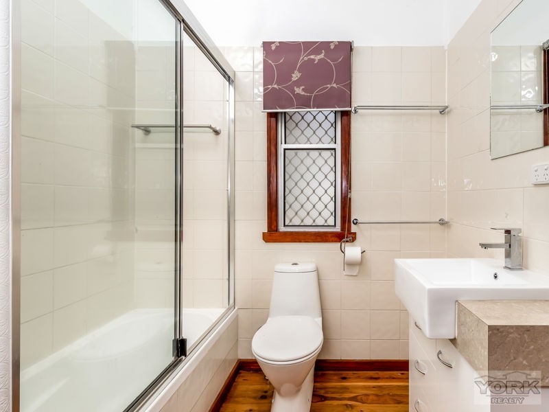 38 Holberton Street, Rockville QLD 4350