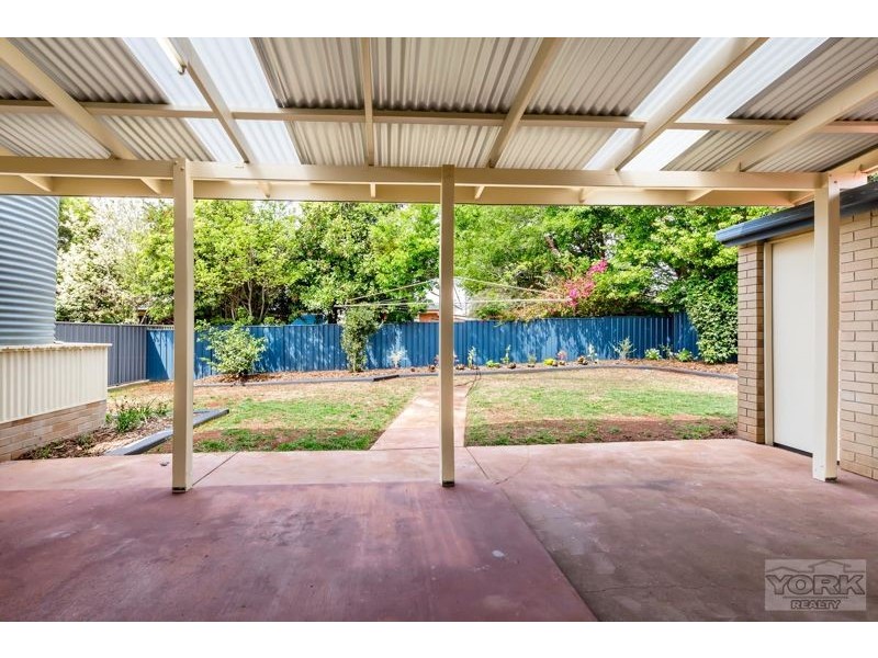 38 Holberton Street, Rockville QLD 4350