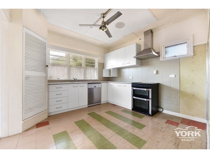 16 Underwood Crescent, Harristown QLD 4350