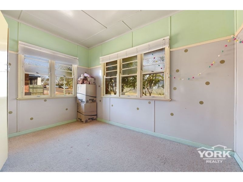 16 Underwood Crescent, Harristown QLD 4350