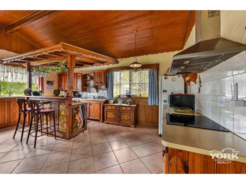 242 New England Highway, Harlaxton QLD 4350