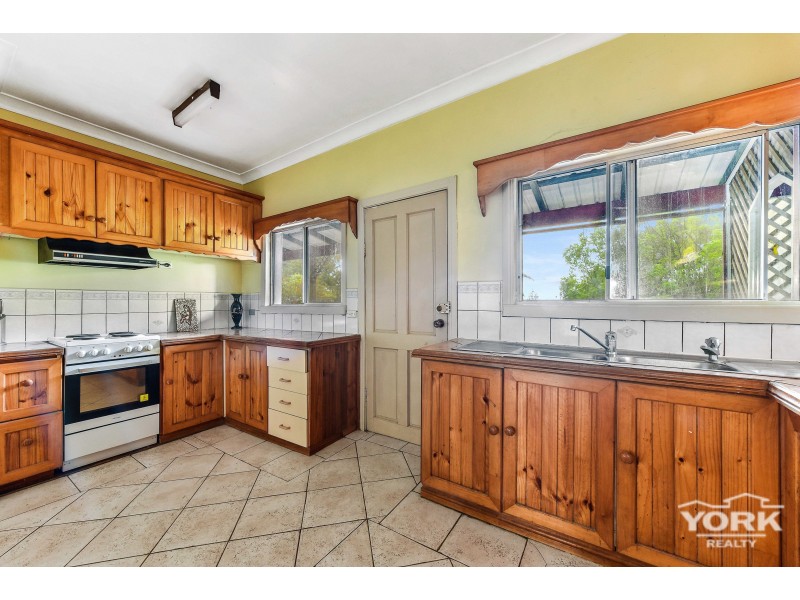 242 New England Highway, Harlaxton QLD 4350