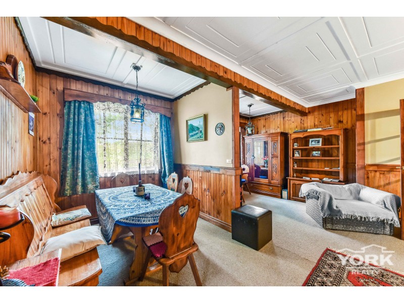 242 New England Highway, Harlaxton QLD 4350