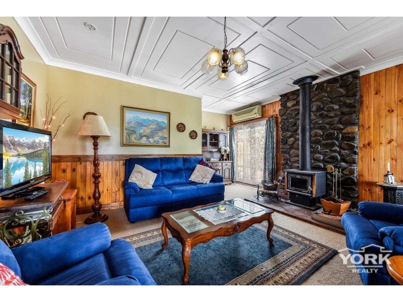 242 New England Highway, Harlaxton QLD 4350