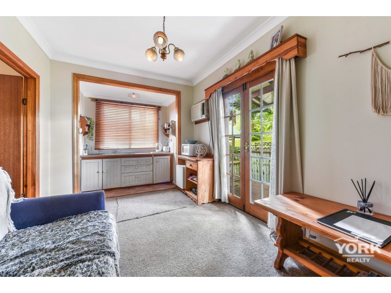242 New England Highway, Harlaxton QLD 4350