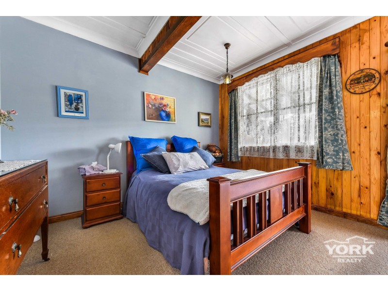 242 New England Highway, Harlaxton QLD 4350