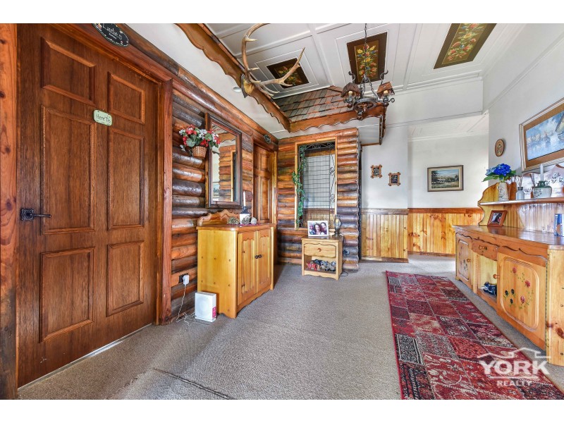 242 New England Highway, Harlaxton QLD 4350