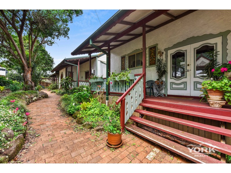 242 New England Highway, Harlaxton QLD 4350