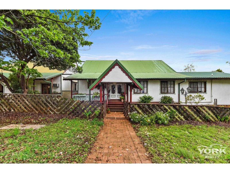 242 New England Highway, Harlaxton QLD 4350