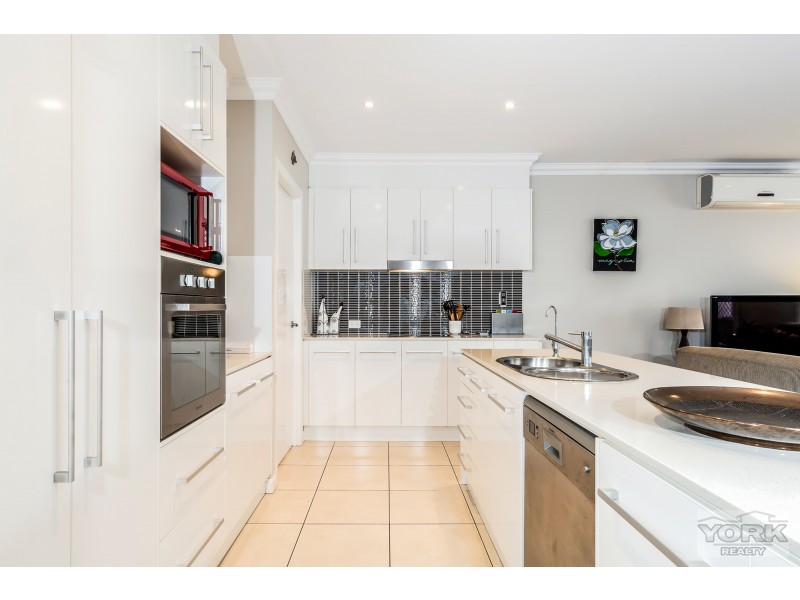 3/245 Mackenzie Street, Centenary Heights QLD 4350