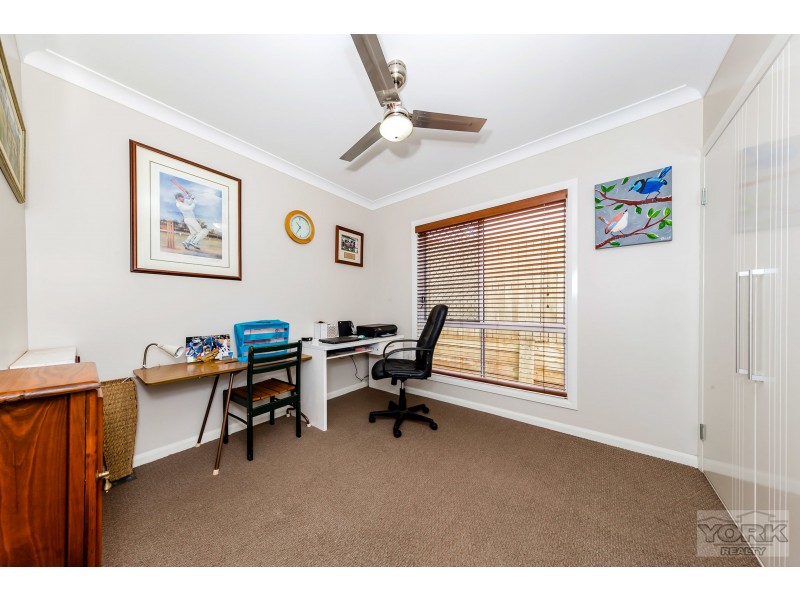 3/245 Mackenzie Street, Centenary Heights QLD 4350