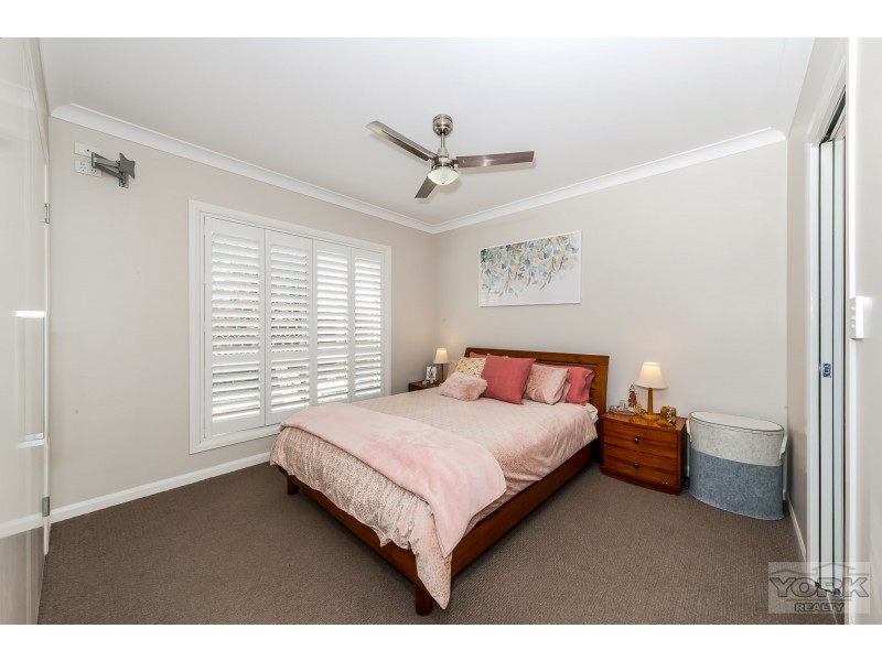 3/245 Mackenzie Street, Centenary Heights QLD 4350