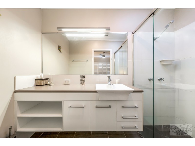 3/245 Mackenzie Street, Centenary Heights QLD 4350