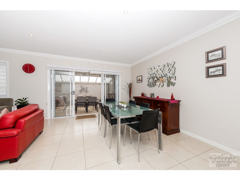 3/245 Mackenzie Street, Centenary Heights QLD 4350