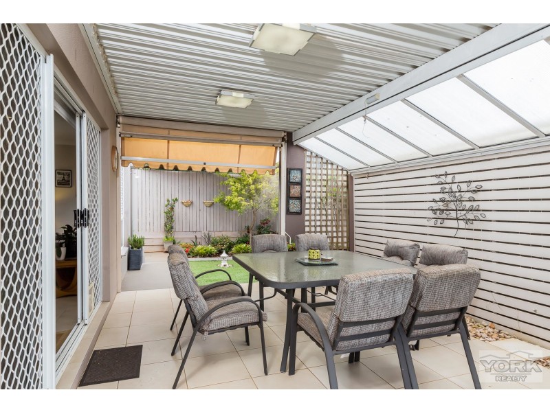 3/245 Mackenzie Street, Centenary Heights QLD 4350