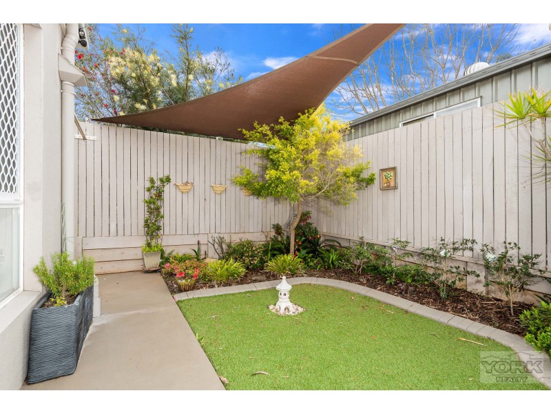 3/245 Mackenzie Street, Centenary Heights QLD 4350