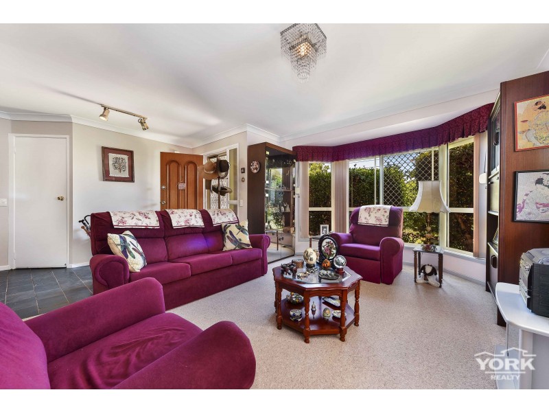 6 Smythe Street, Kearneys Spring QLD 4350