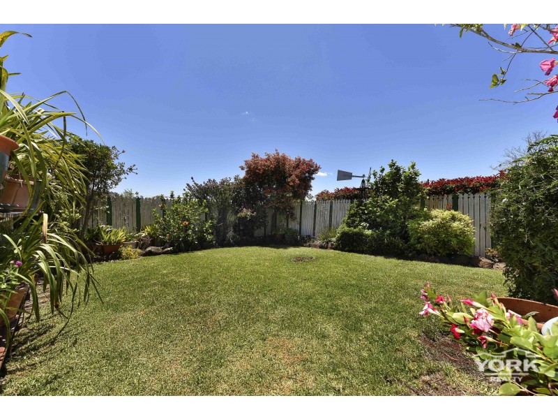 6 Smythe Street, Kearneys Spring QLD 4350
