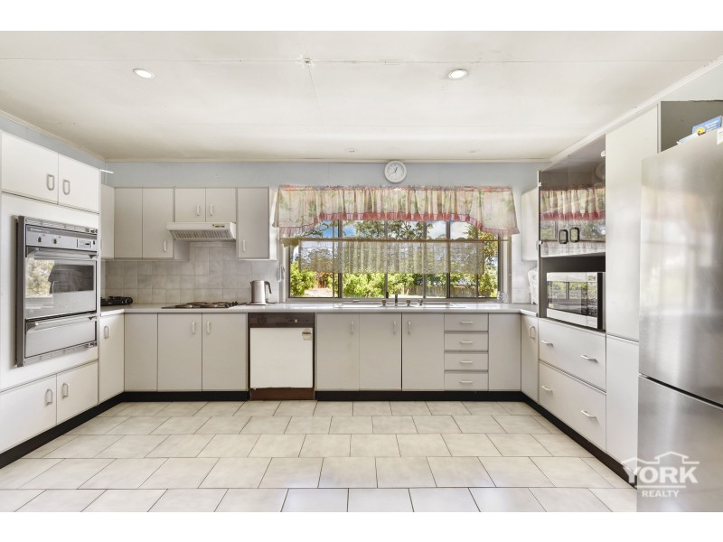 10 Eclipse Court, Highfields QLD 4352