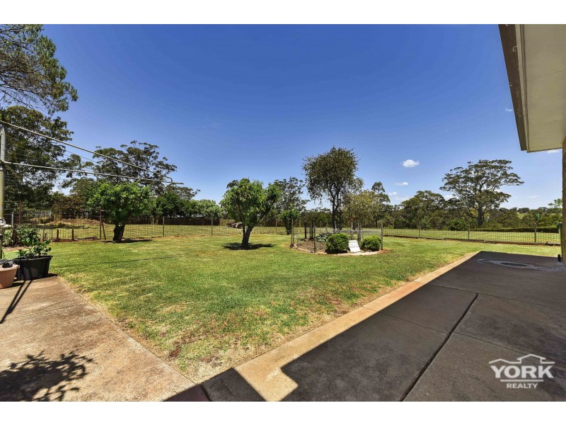 10 Eclipse Court, Highfields QLD 4352